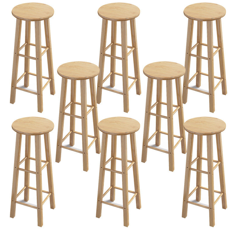 Sgabello da poggiapiedi naturale con poggiapiedi naturale senza schienale.