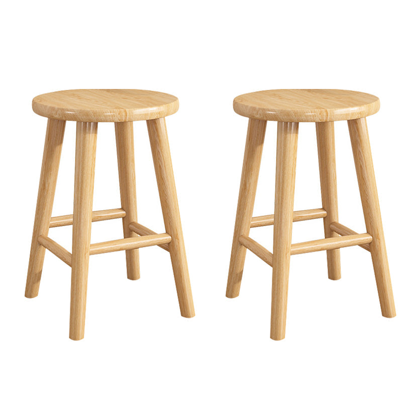 Zeitgenössischer rückenfreier Gummiholzhocker natürlicher Footstütze Barhocker