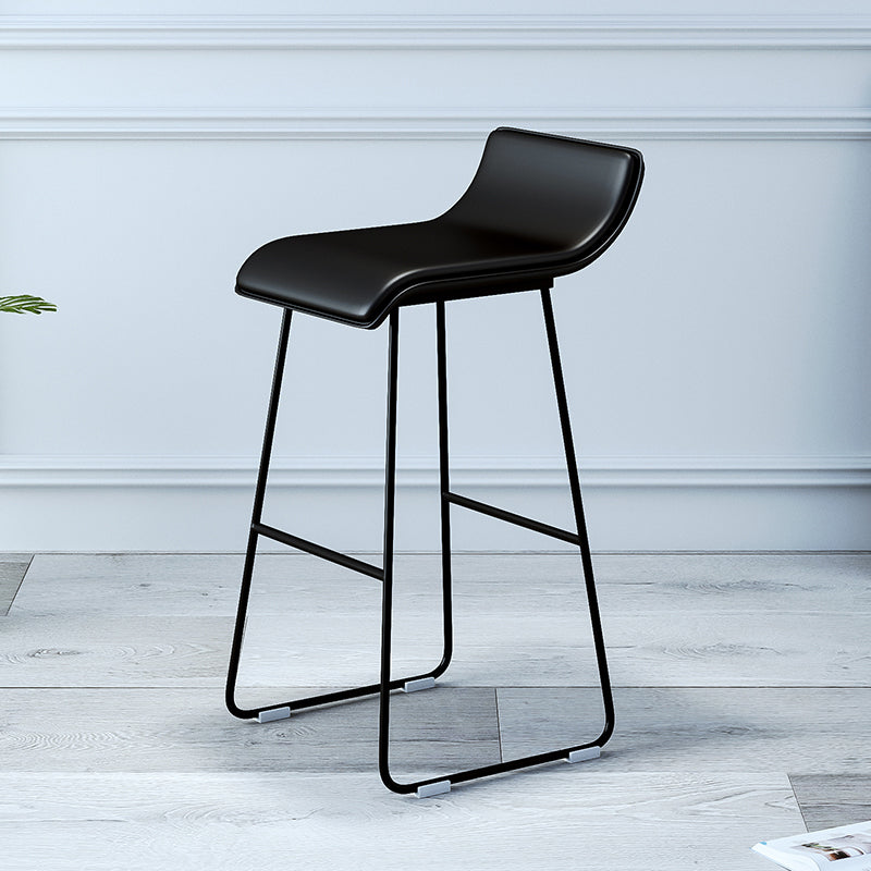 Industrial Armless Counter Stool Solid Wave Seat Bar Chair with Metal Legs Black 1 Piece Clearhalo 'Bar Furniture' 'Bar Stools' 'bar_stools' 'furn' 'furn_bar_stools' 'Furniture' 'Kitchen & Dining Furniture' 5946478