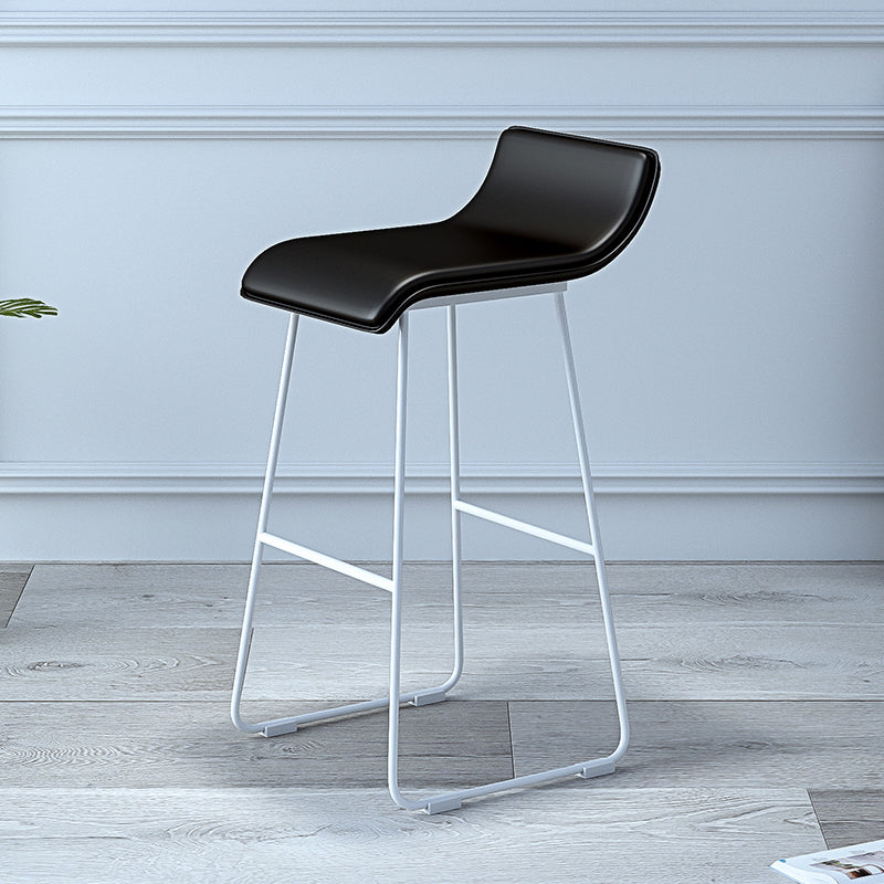 Industrial Armless Counter Stool Solid Wave Seat Bar Chair with Metal Legs White-Black 1 Piece Clearhalo 'Bar Furniture' 'Bar Stools' 'bar_stools' 'furn' 'furn_bar_stools' 'Furniture' 'Kitchen & Dining Furniture' 5946496