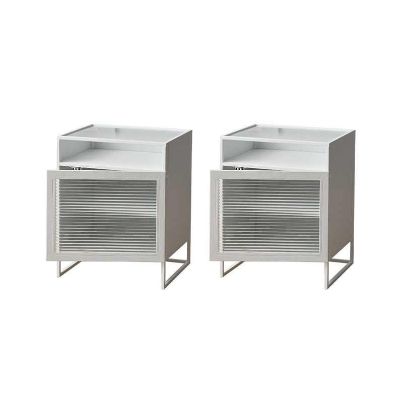 Cama de metal mesita de noche