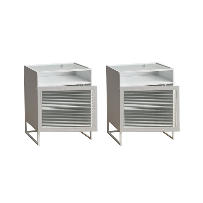 Cama de metal mesita de noche