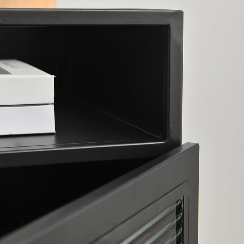 Cama de metal mesita de noche