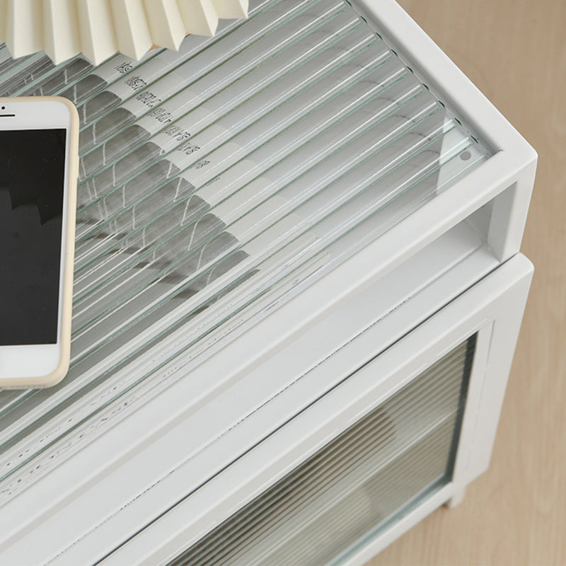 Cama de metal mesita de noche