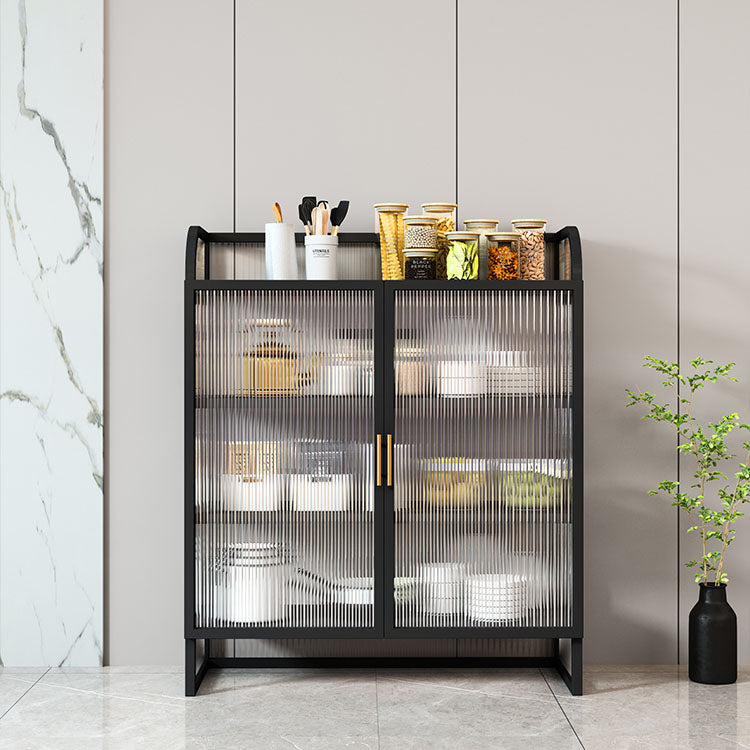 Aparador de acabado metálico con puertas de vidrio servidor de comedor glamoroso con patas de metal