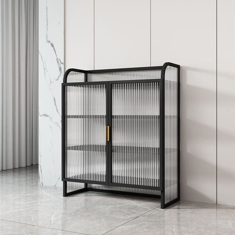 Aparador de acabado metálico con puertas de vidrio servidor de comedor glamoroso con patas de metal