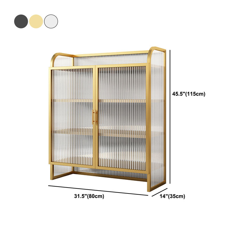 Aparador de acabado metálico con puertas de vidrio servidor de comedor glamoroso con patas de metal