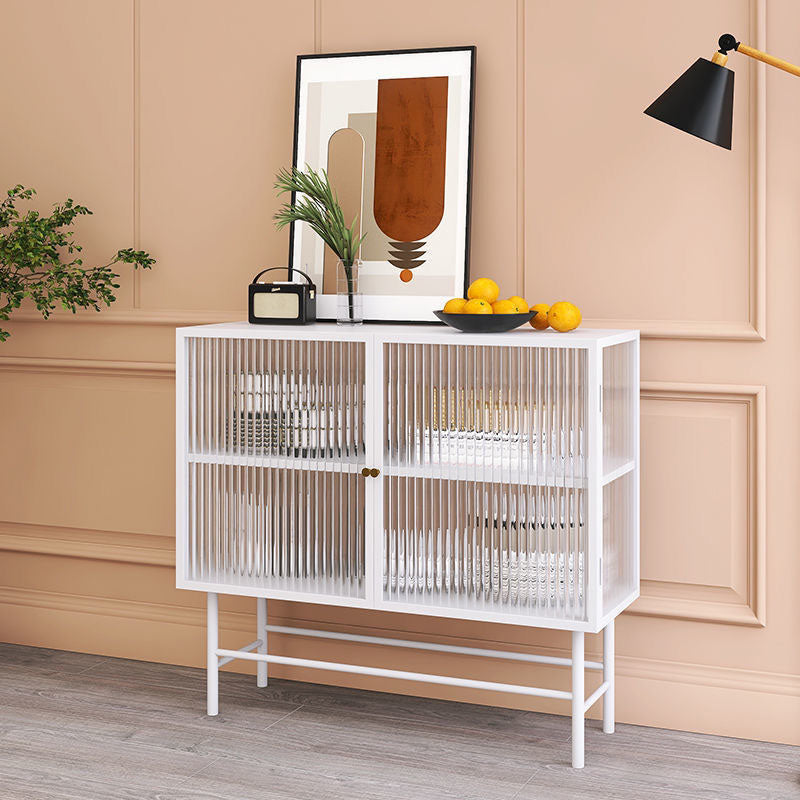 Servidor de comedor metálico moderno para el aparador interior del hogar con puertas de vidrio
