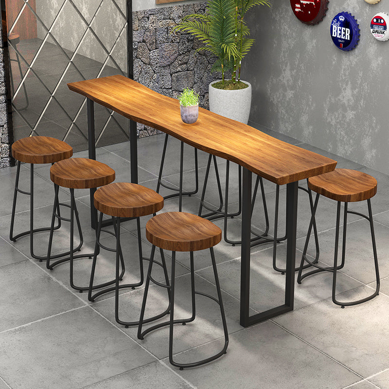 Mesa de bar de madera maciza especializada Mesa de bar de pub industrial marrón con base de trineo