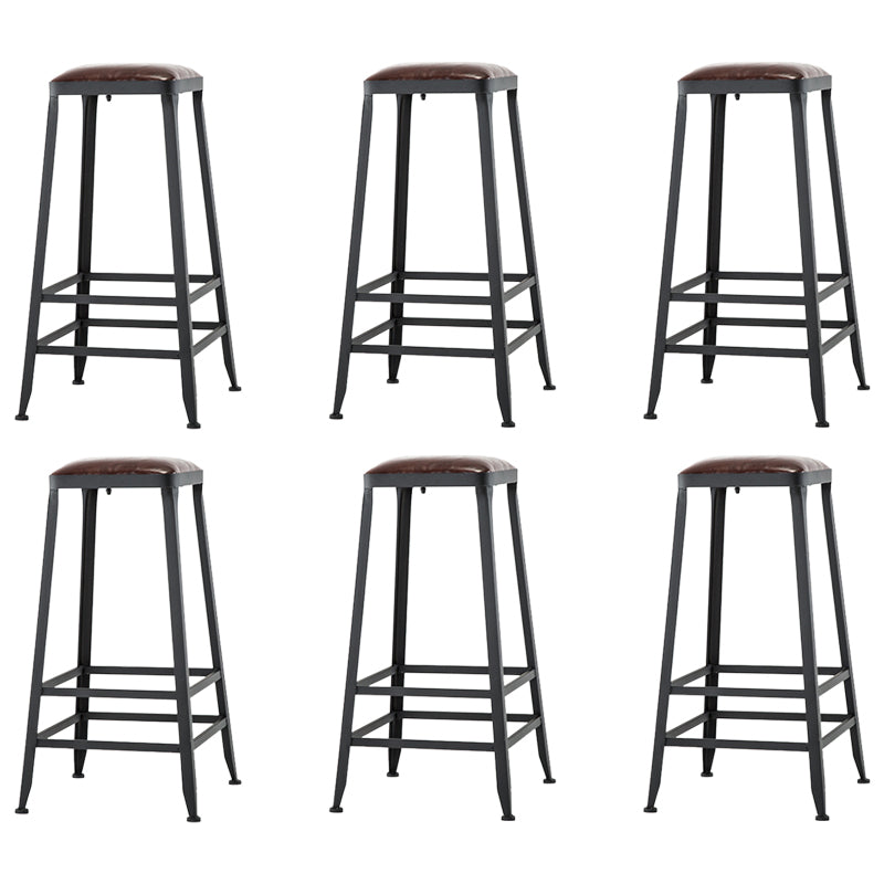 Taburete de bar con reposapiés para cafetería industrial, taburete tapizado en negro