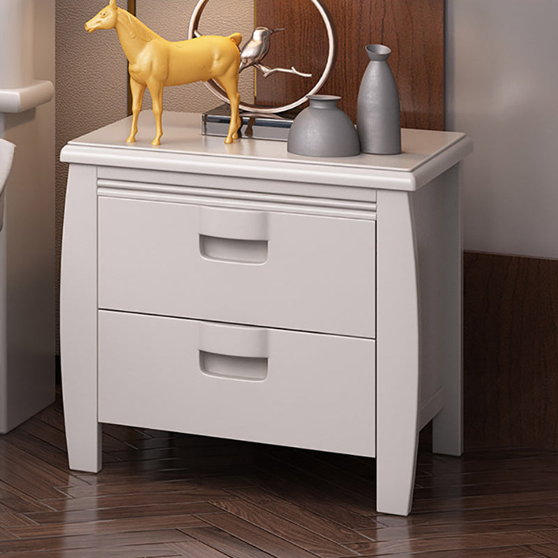 Table de nuit de lit traditionnelle en bois massif avec tiroirs