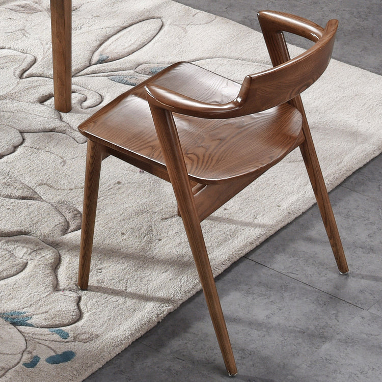 Vaste houten eetstoel Traditionele eetkamerstoel voor thuis