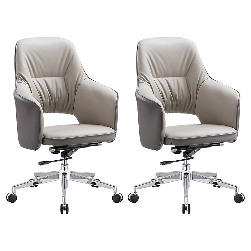 Eigentijdse ergonomische stoel van kunstleer met hoge rugleuning en bureaustoel