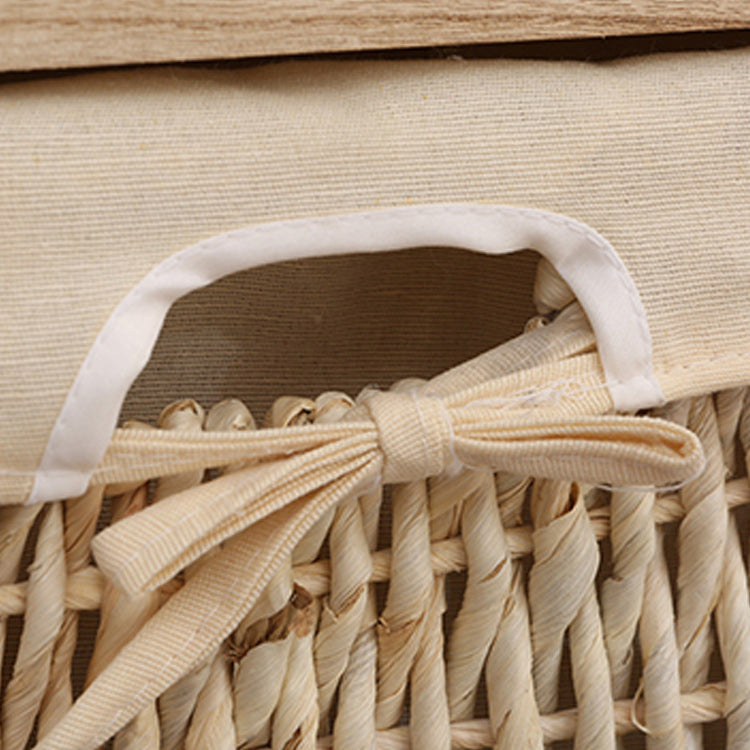 Coffre d'accent contemporain avec des tiroirs et des paniers en naturel