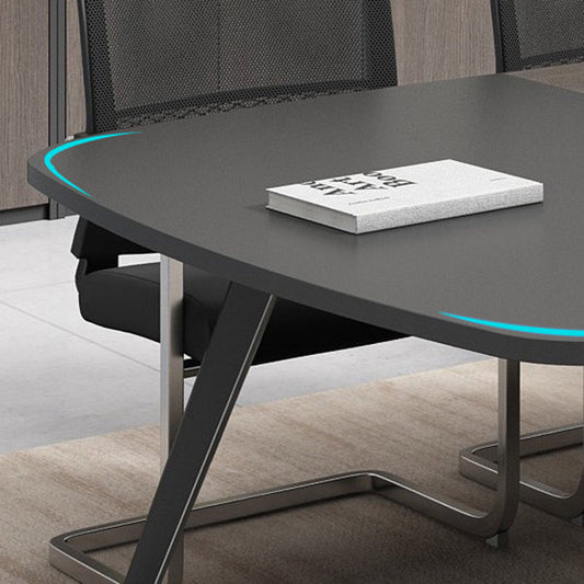 Descrito de escritura curva de capuchino con patas de metal escritorio de oficina y madera artificial