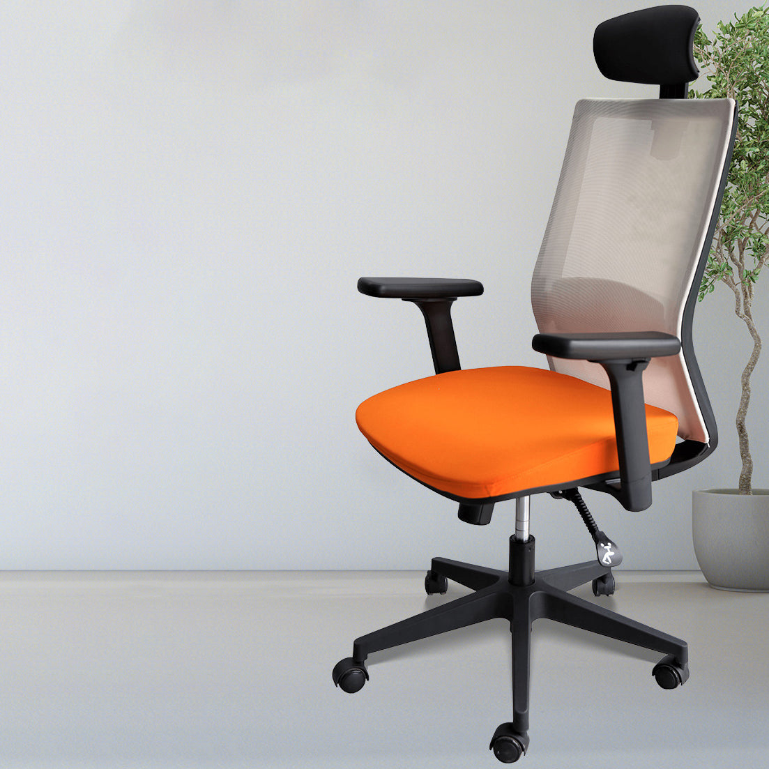 Sedia moderna con braccioli inclusi e rotelle, sedia da scrivania in rete con schienale medio, colore arancione