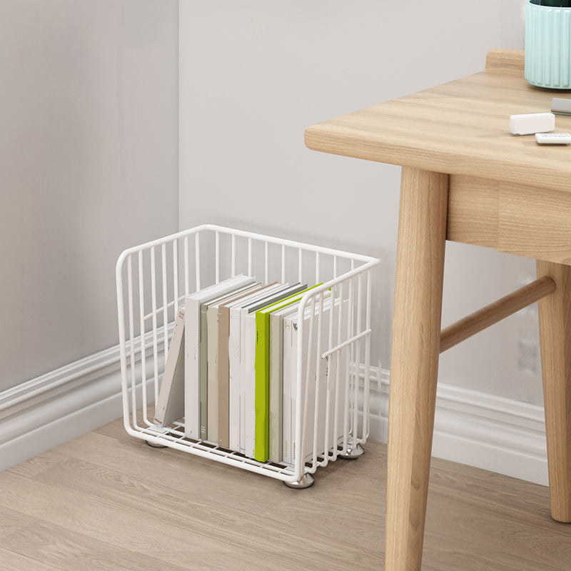 コンテンポラリーメタルシェルフの本棚は、垂直の本棚を閉じました