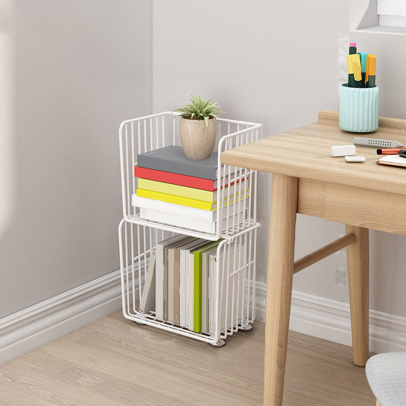 コンテンポラリーメタルシェルフの本棚は、垂直の本棚を閉じました