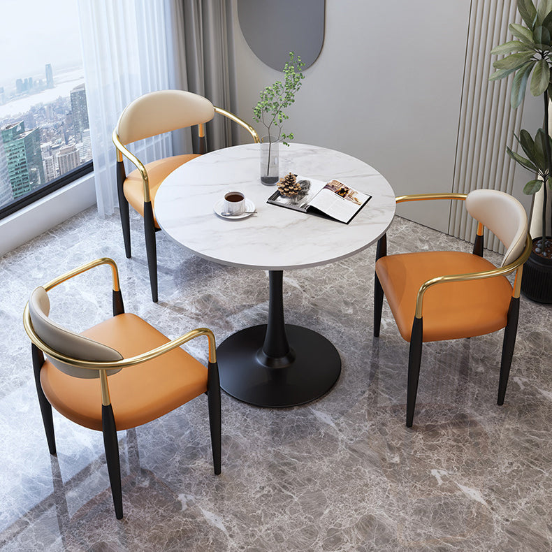 Traditionele luxe eettafel Stenen eettafel met metalen onderstel