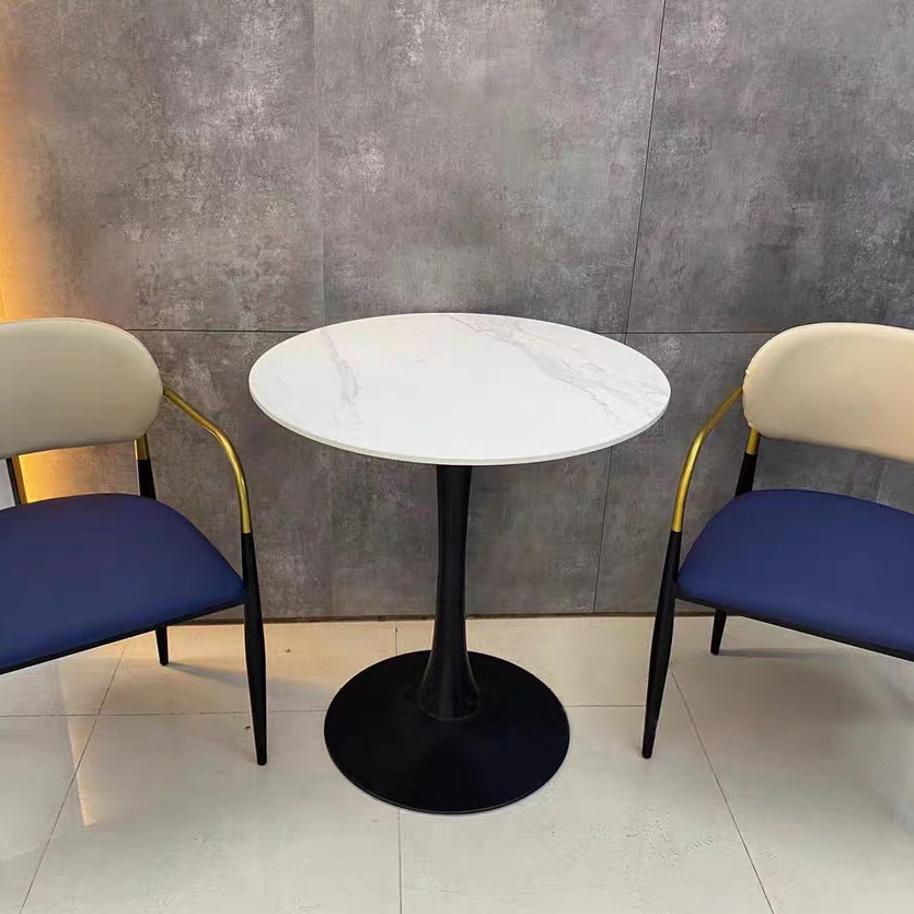 Traditionele luxe eettafel Stenen eettafel met metalen onderstel