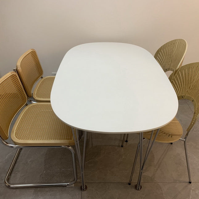 Mesa blanca de madera maciza mesa de comedor ovalado contemporáneo con 4 patas