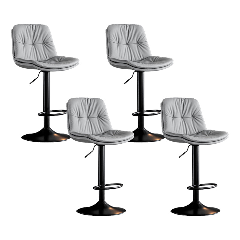 Sgabello da bar scandinavo in metallo, ecopelle, con schienale basso e base in ferro