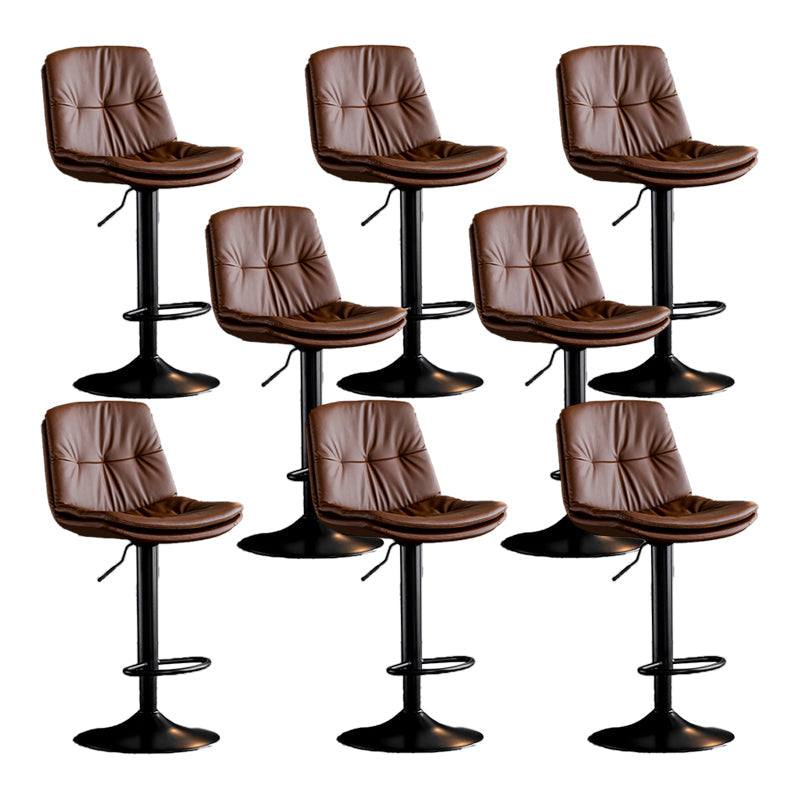 Sgabello da bar scandinavo in metallo, ecopelle, con schienale basso e base in ferro