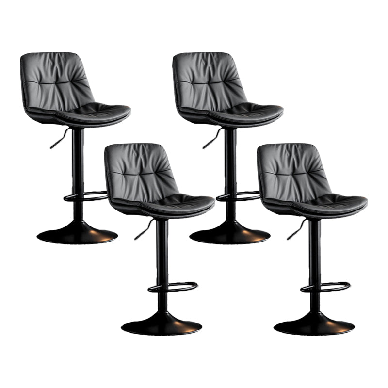 Sgabello da bar scandinavo in metallo, ecopelle, con schienale basso e base in ferro