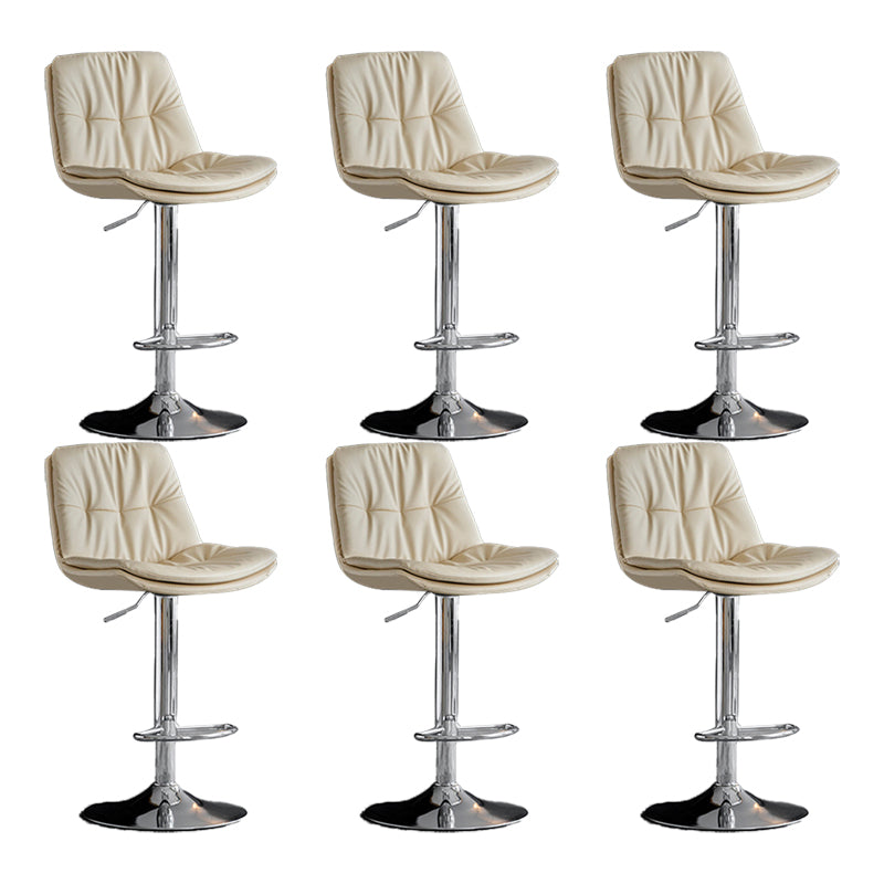 Sgabello da bar scandinavo in metallo, ecopelle, con schienale basso e base in ferro