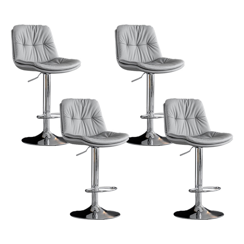 Sgabello da bar scandinavo in metallo, ecopelle, con schienale basso e base in ferro