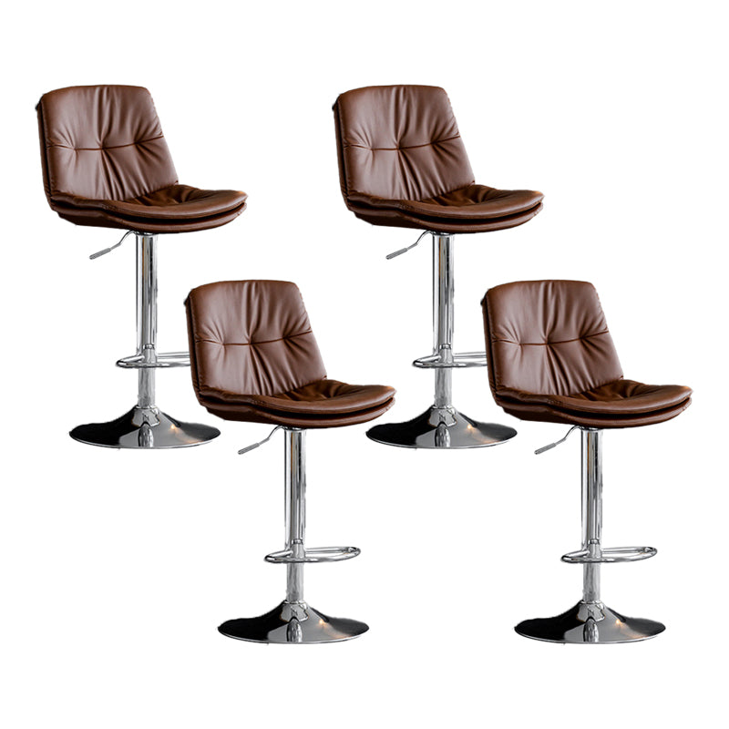 Sgabello da bar scandinavo in metallo, ecopelle, con schienale basso e base in ferro