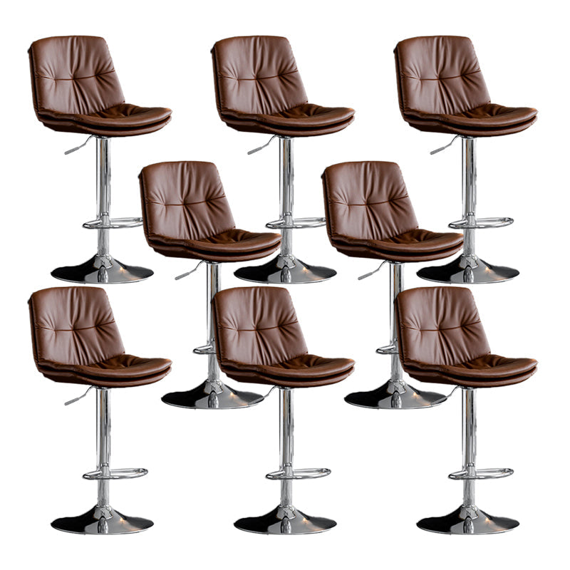 Sgabello da bar scandinavo in metallo, ecopelle, con schienale basso e base in ferro