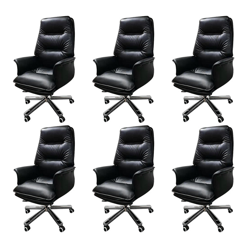 Eigentijdse bureaustoel, ergonomische wielen, zwart lederen directiestoel