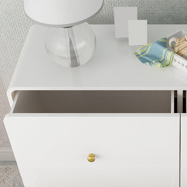 Moderne accentkist met ijzeren basis en massief hout zachte dichte borst