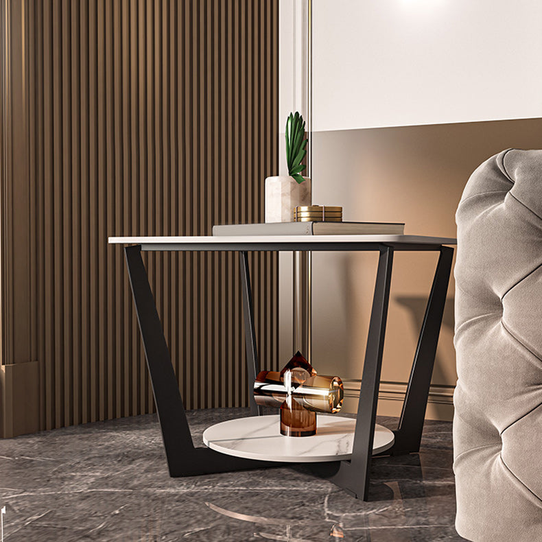 Mesa de pizarra cuadrada de las patas cruzadas contemporáneas con estante