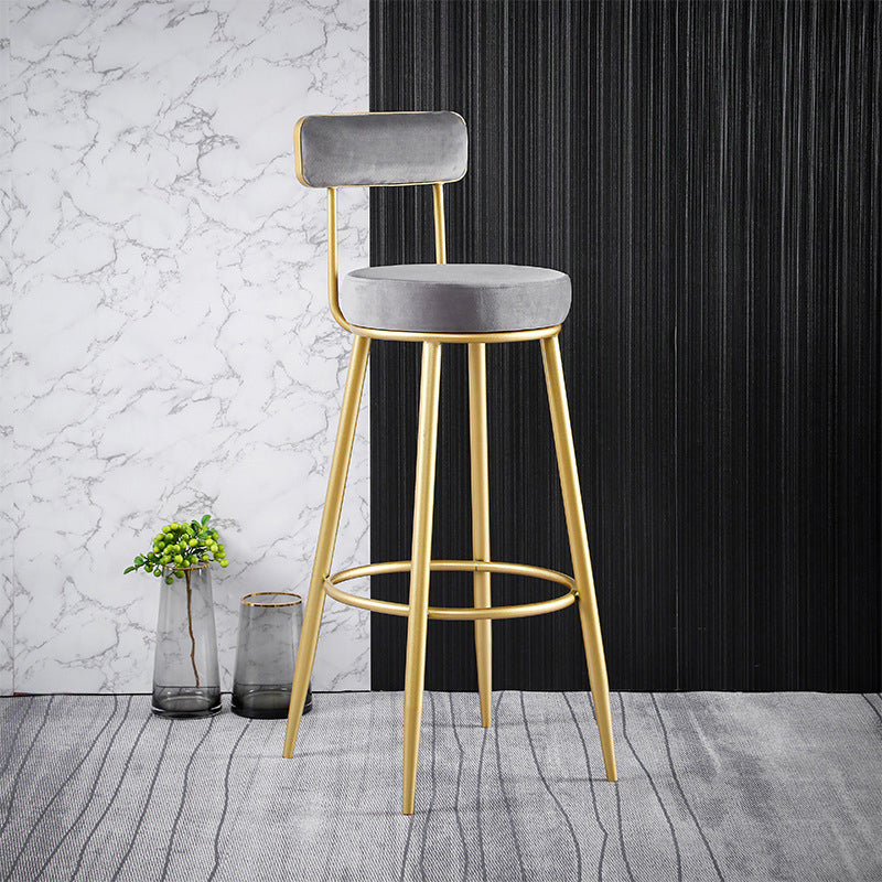 Taburete de bar de metal Glam con respaldo de tela y base dorada