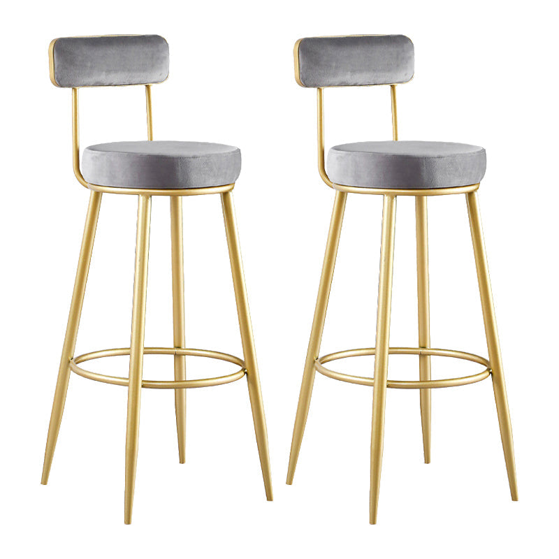 Taburete de bar de metal Glam con respaldo de tela y base dorada