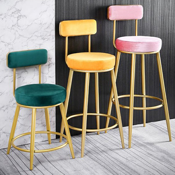 Taburete de bar de metal Glam con respaldo de tela y base dorada