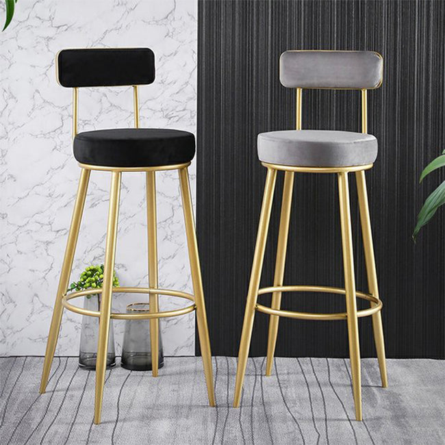 Taburete de bar de metal Glam con respaldo de tela y base dorada