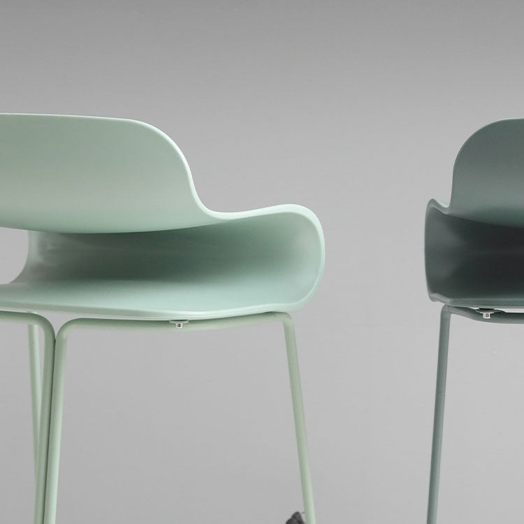 Tabouret de bar en plastique contemporain tabouret de dos bas avec base en métal pour le salon