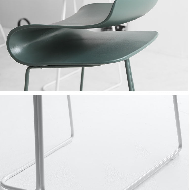 Tabouret de bar en plastique contemporain tabouret de dos bas avec base en métal pour le salon
