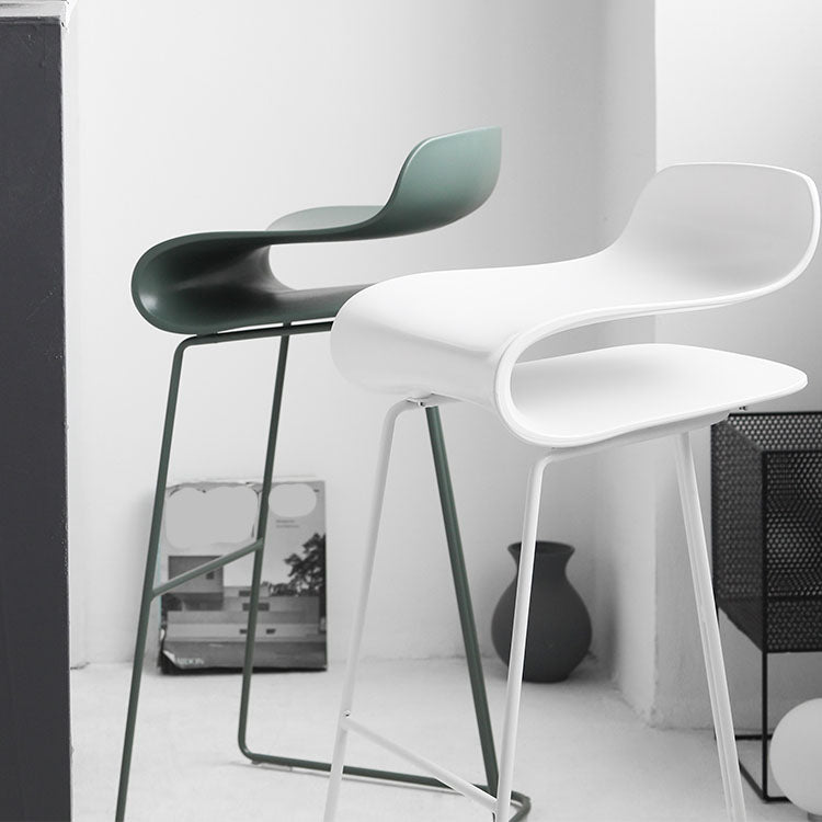 Tabouret de bar en plastique contemporain tabouret de dos bas avec base en métal pour le salon