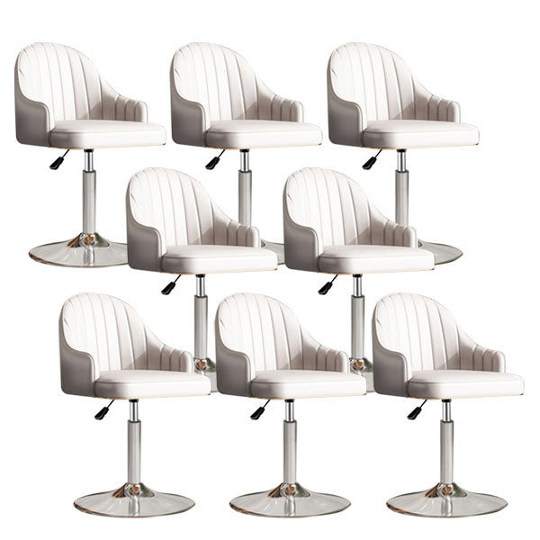 スカンジナビアのメタルバースツールローバックフェイクレザークッションスツールとフットレスト