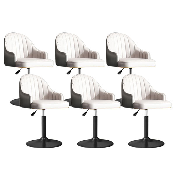 スカンジナビアのメタルバースツールローバックフェイクレザークッションスツールとフットレスト