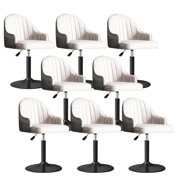 スカンジナビアのメタルバースツールローバックフェイクレザークッションスツールとフットレスト