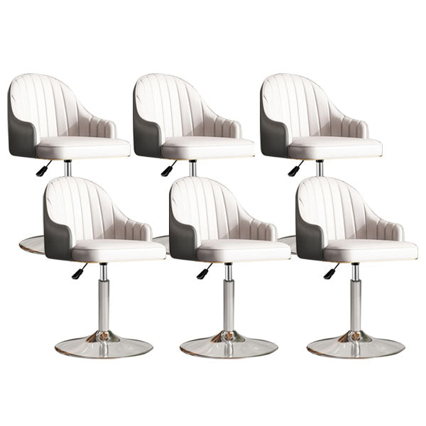 スカンジナビアのメタルバースツールローバックフェイクレザークッションスツールとフットレスト