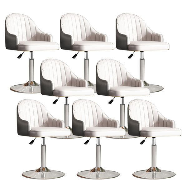 スカンジナビアのメタルバースツールローバックフェイクレザークッションスツールとフットレスト