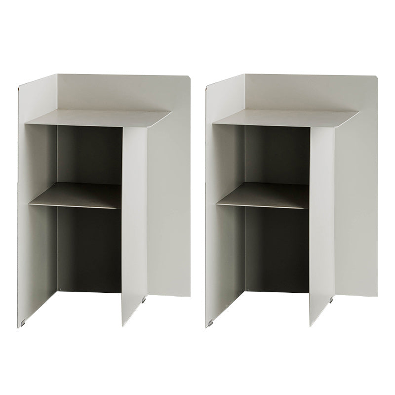 Table de bout abstraite de métal table de coin du milieu du siècle avec étagère