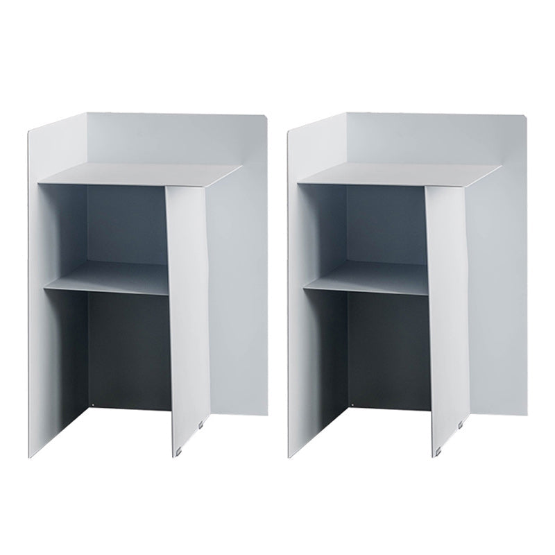 Table de bout abstraite de métal table de coin du milieu du siècle avec étagère