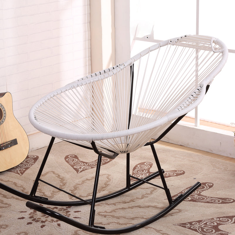 Chaise à bascule contemporaine chaise d'aile en osier arrière couleur solide chaise à bascule intérieure